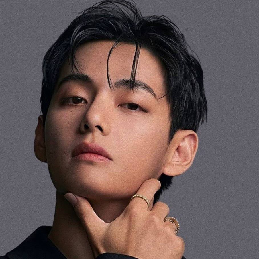 Latest photo of V (BTS)