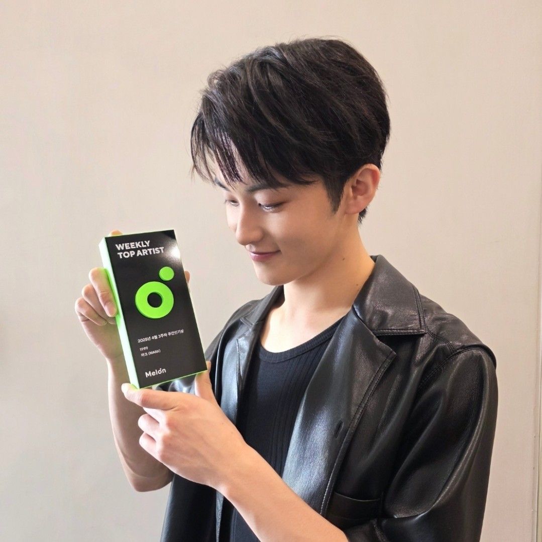 A moment captured by Mark (NCT 127, NCT DREAM)'s fan