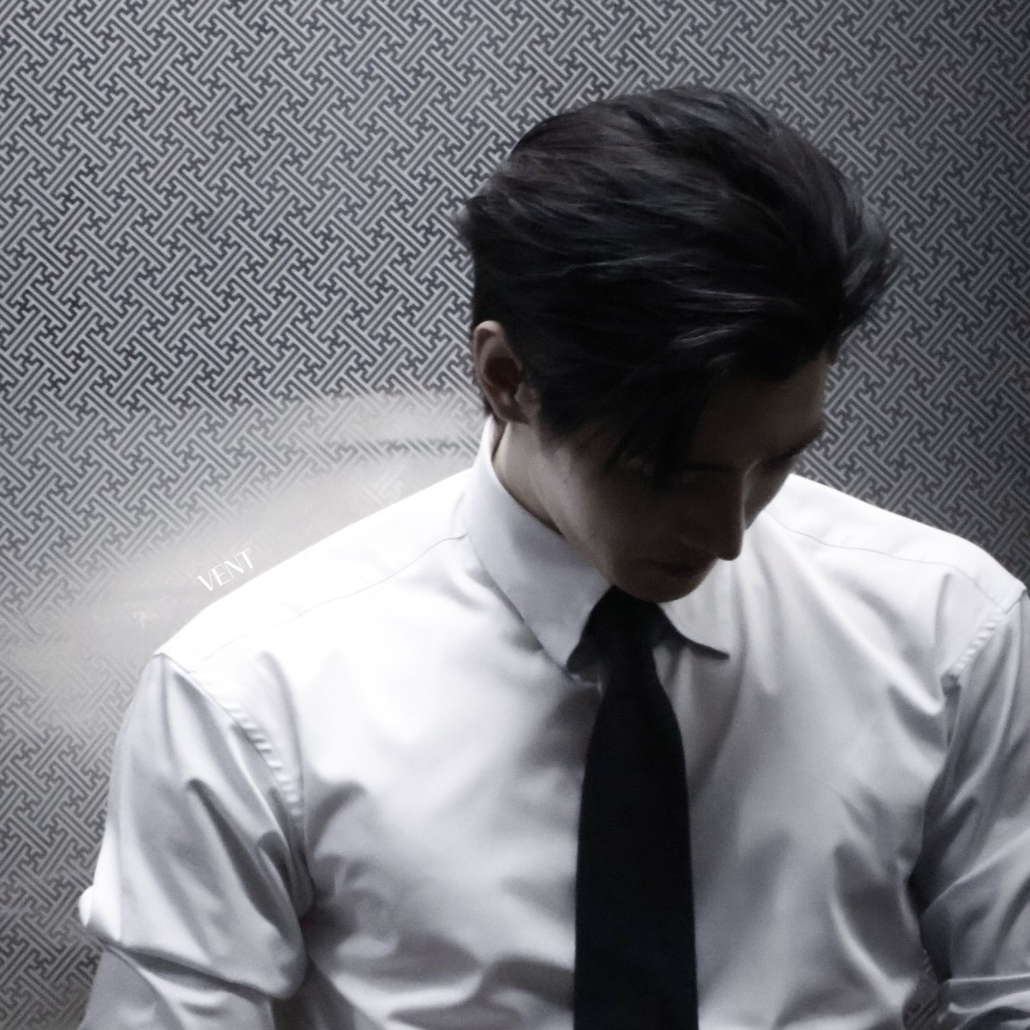 Latest photo of Sunghoon (ENHYPEN)