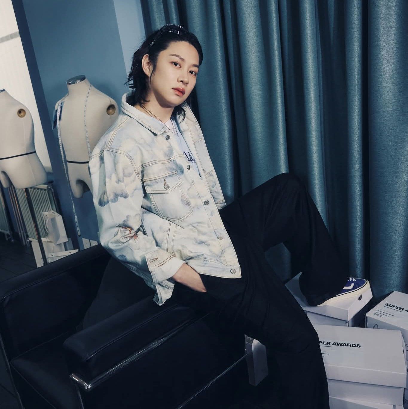 Behind-the-scenes cut of Heechul (Super Junior)