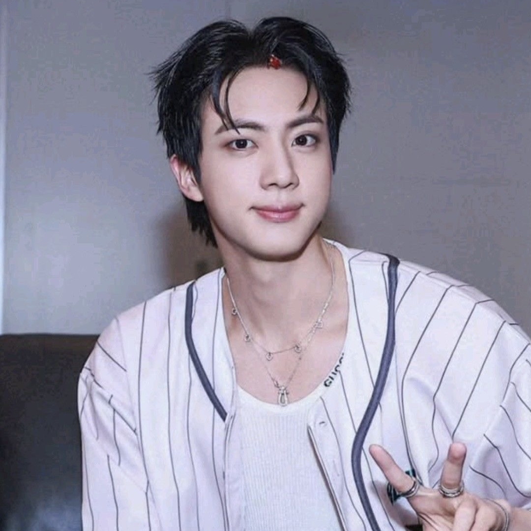 Momen yang diabadikan oleh penggemar Jin (BTS)