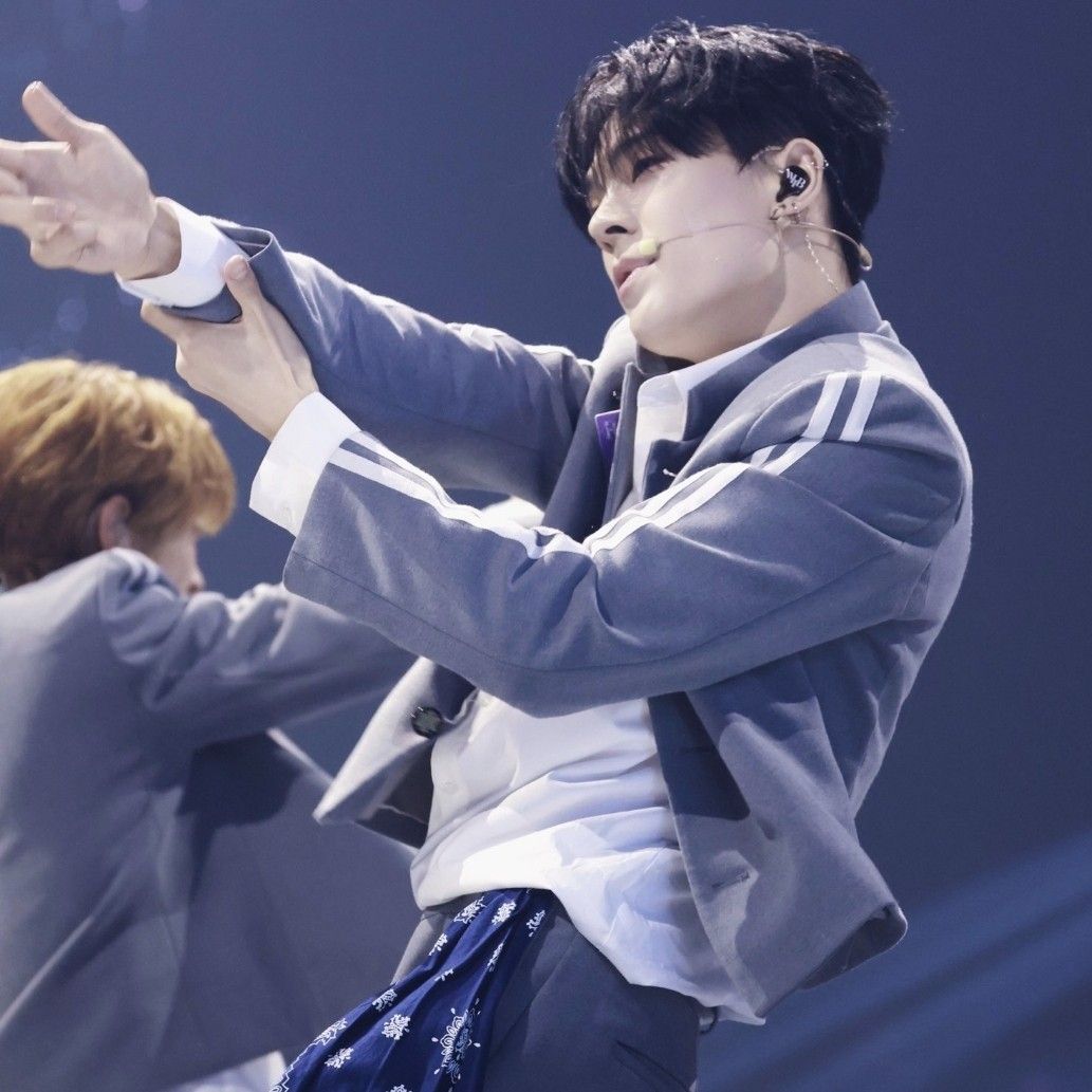 Momen yang diabadikan oleh penggemar Kim Junmin (WHIB)