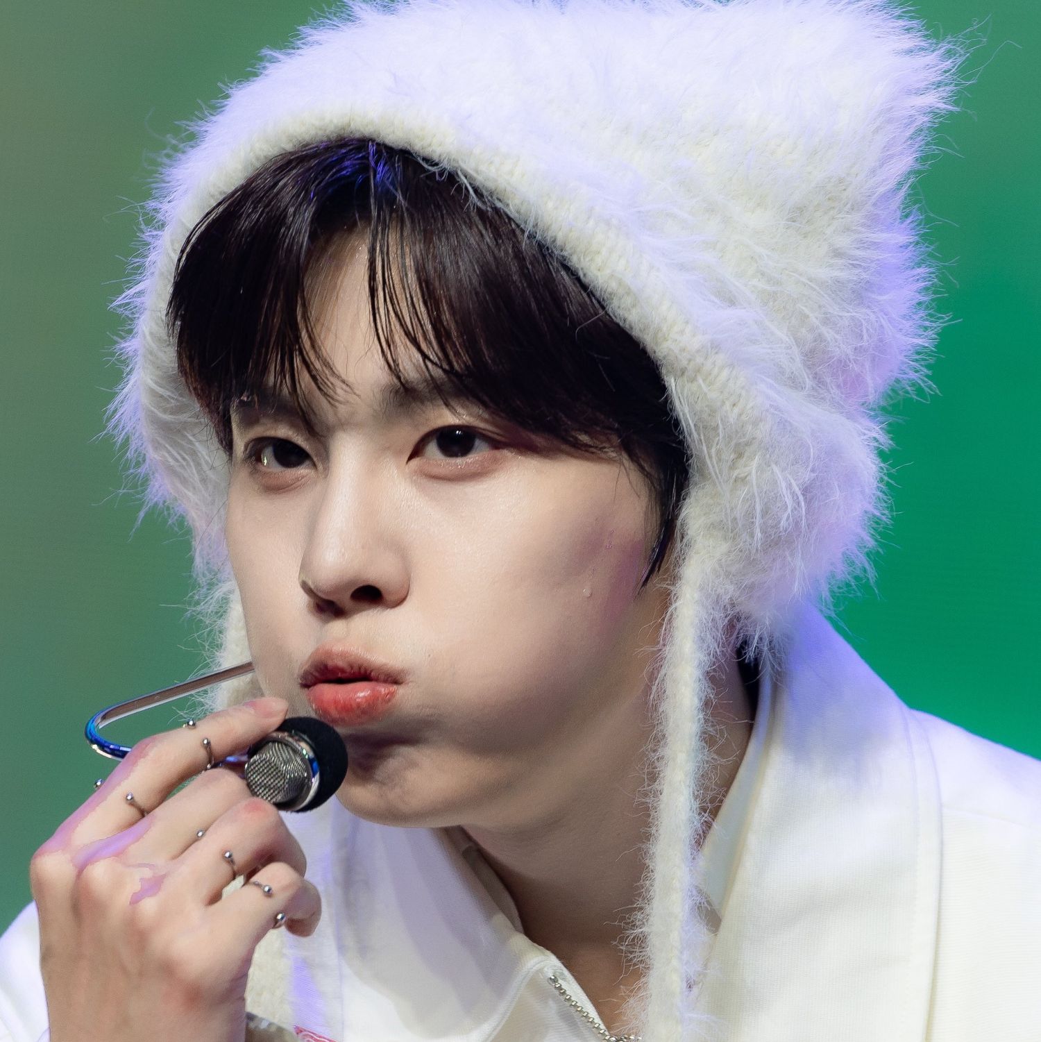 Behind-the-scenes cut of Kim Wooseok