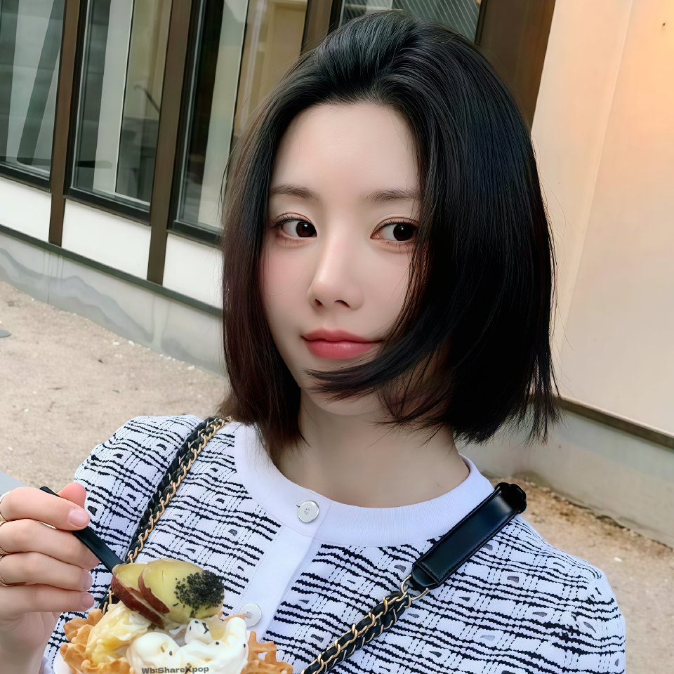 Behind-the-scenes cut of Kwon Eunbi