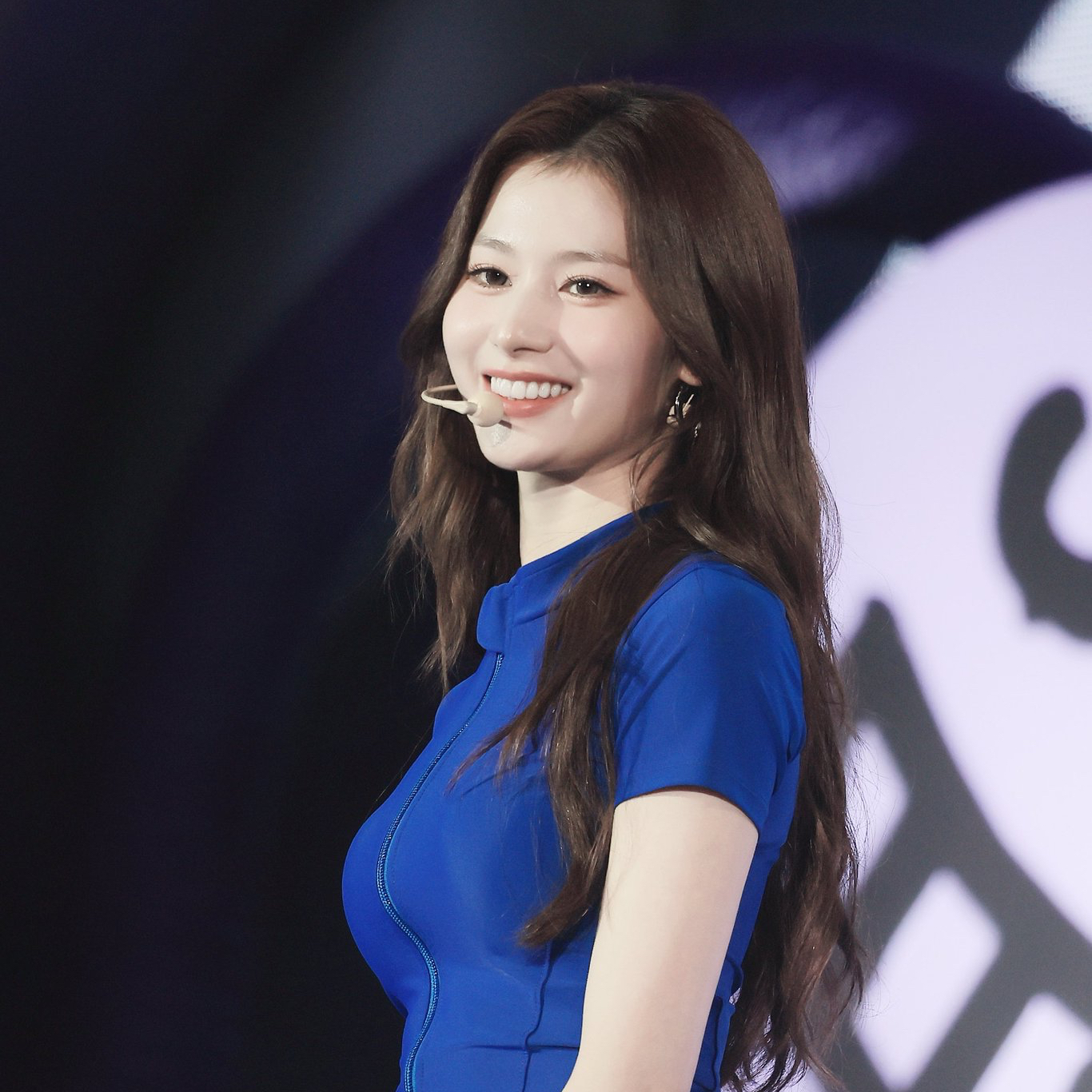 Foto aktivitas terbaru Sana (TWICE)