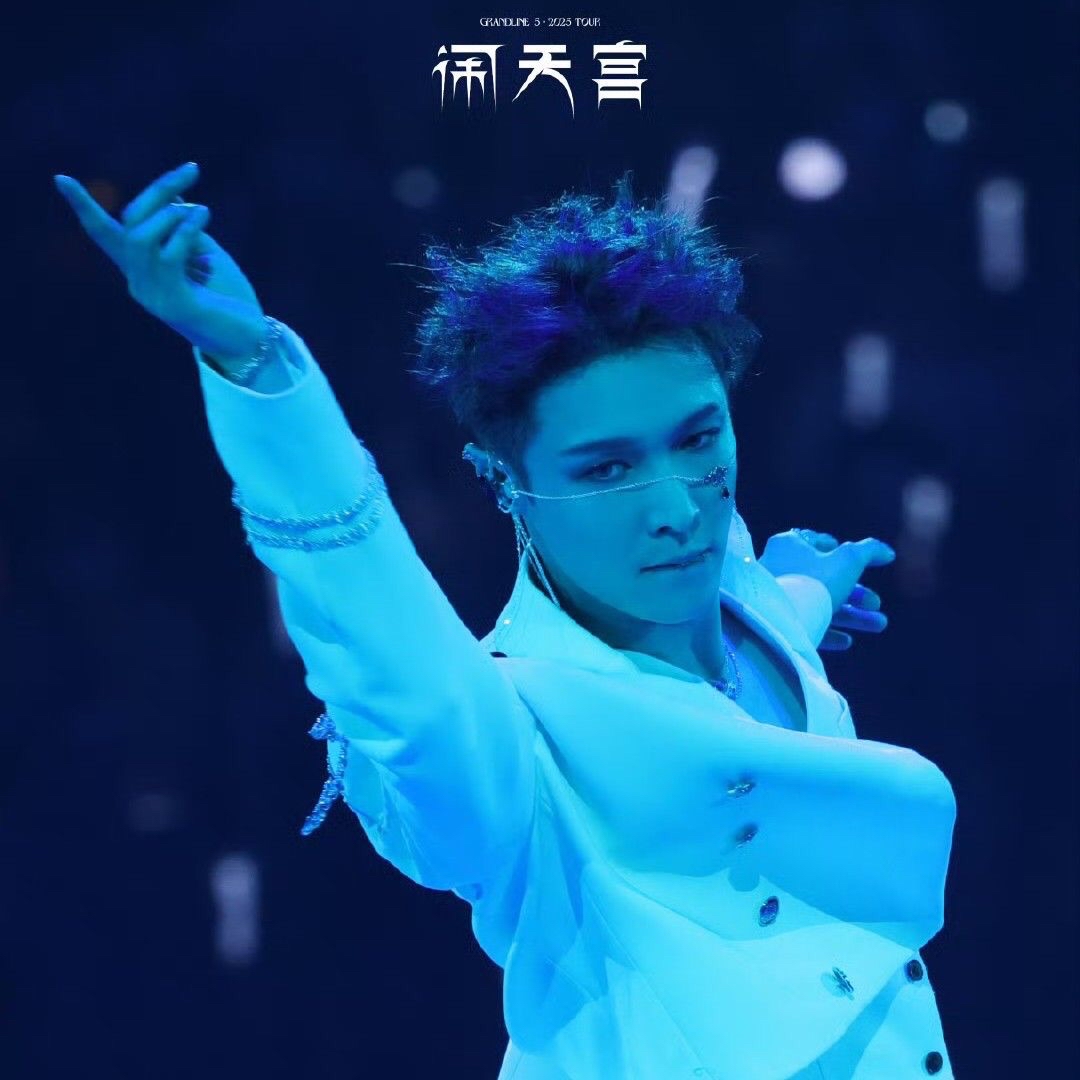 Recent activity shot of Lay (EXO)