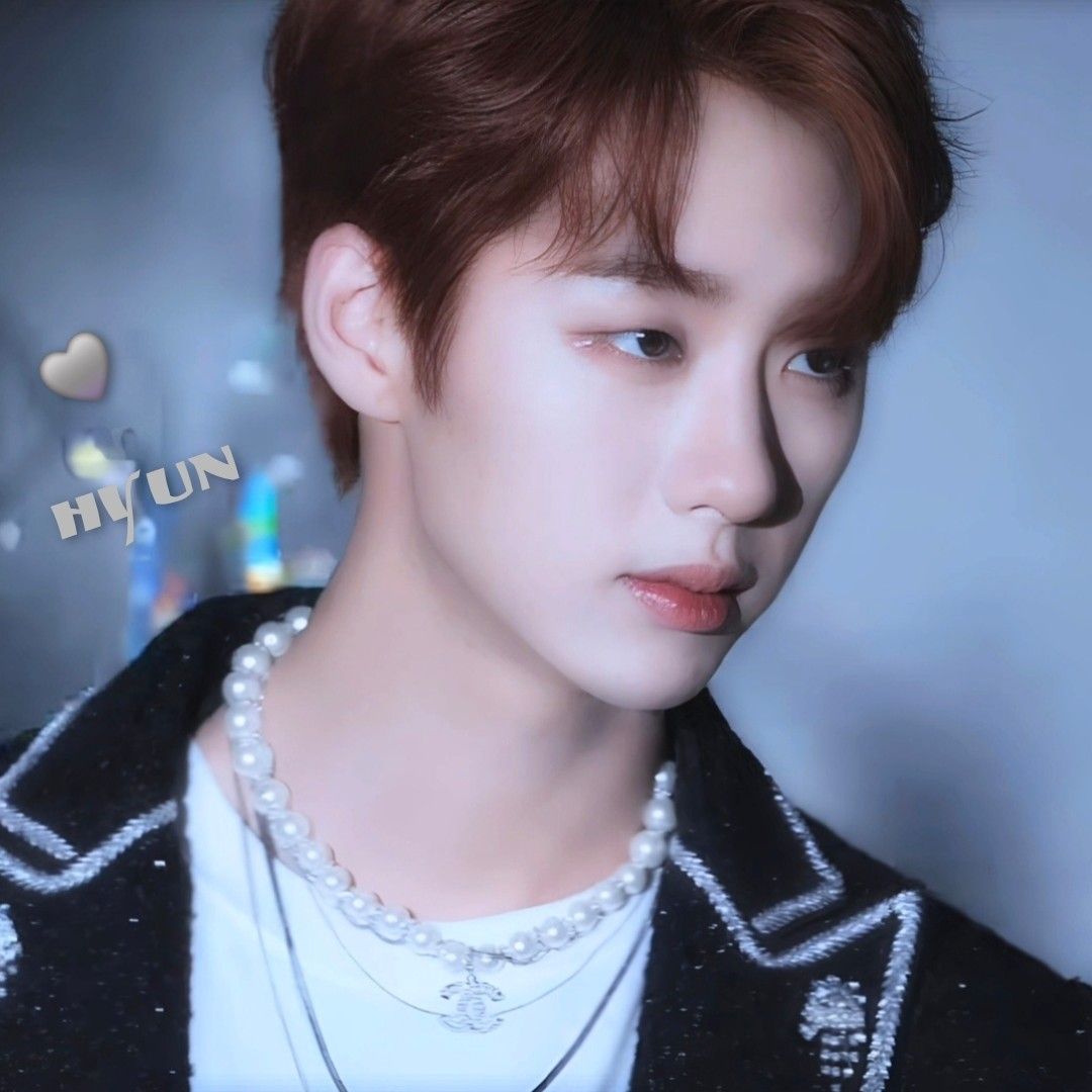 A moment captured by Hyun's fan