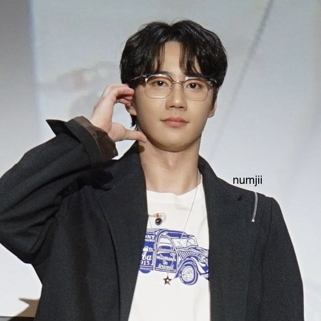 Behind-the-scenes cut of Lee Junyoung