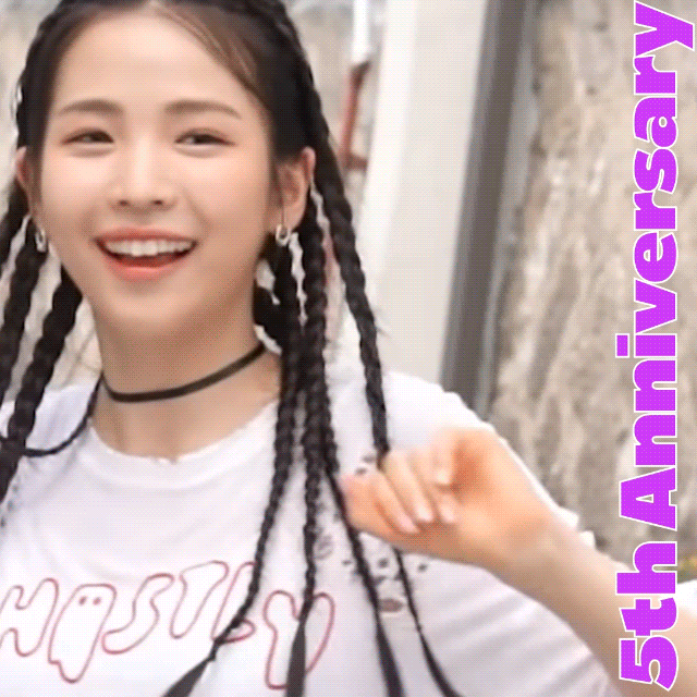 Behind-the-scenes cut of Maya (NiziU)