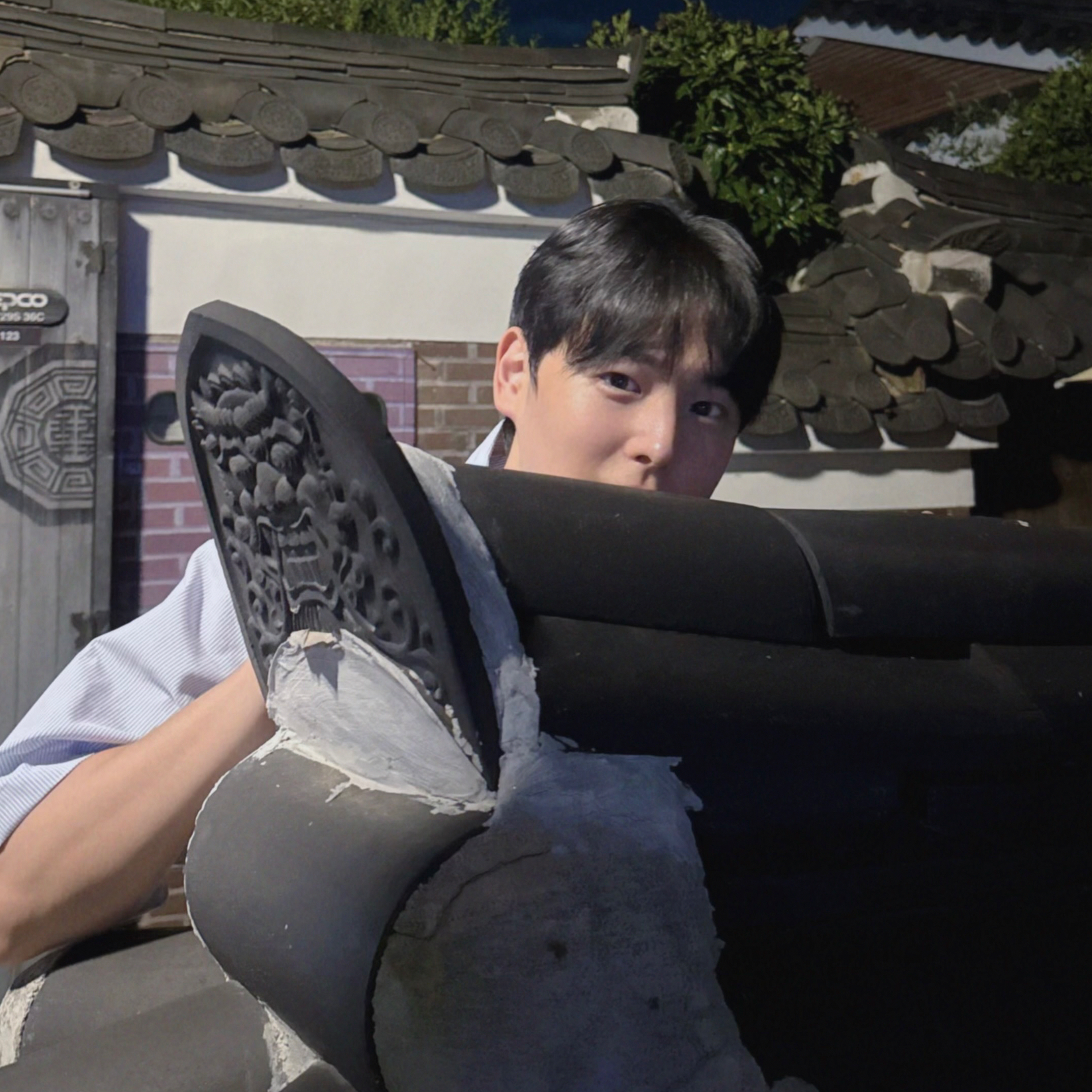 Behind-the-scenes cut of Choi Byungchan