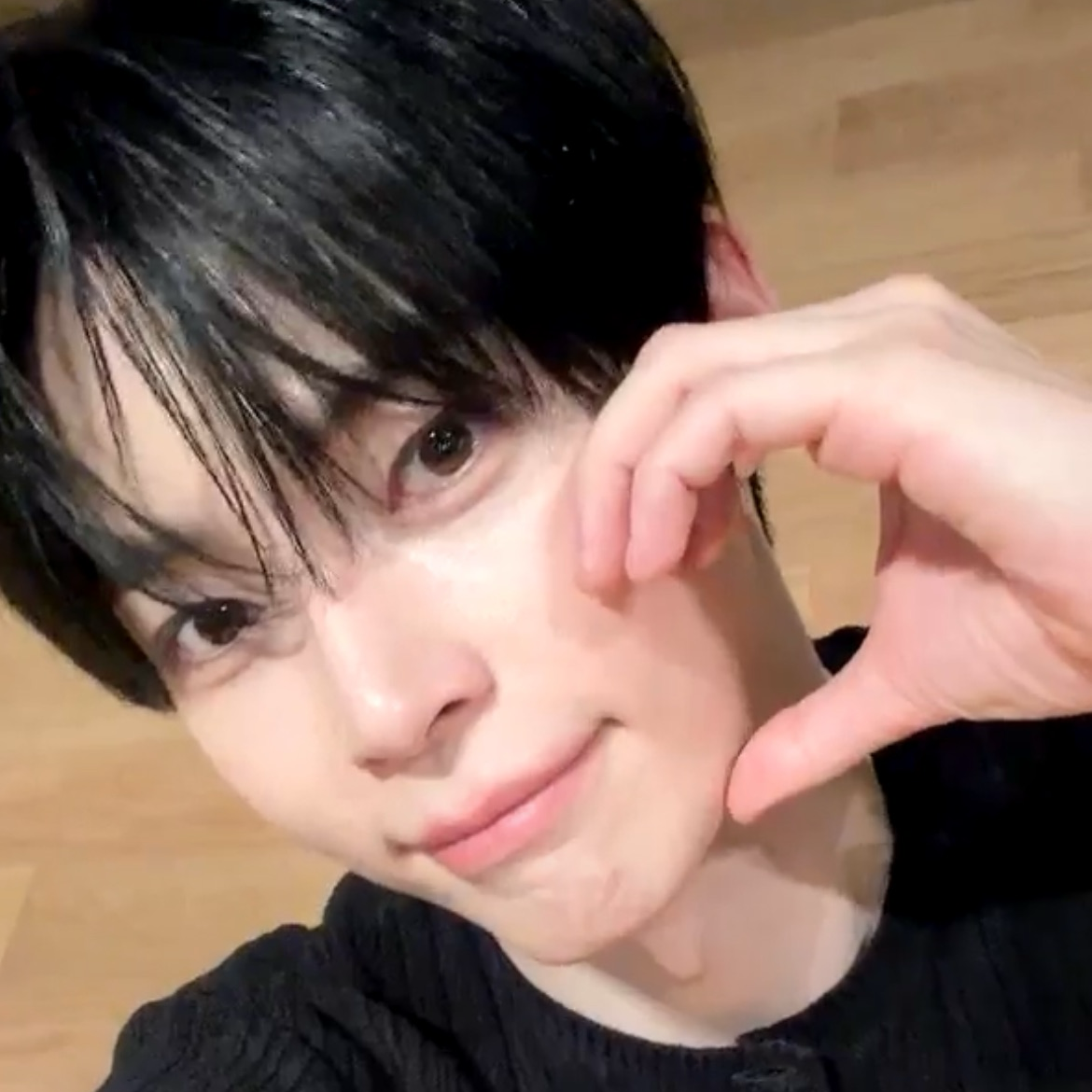 A moment captured by Sung Hanbin (ZEROBASEONE)'s fan