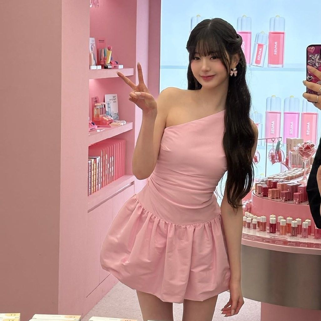 Latest photo of Jang Wonyoung (IVE)