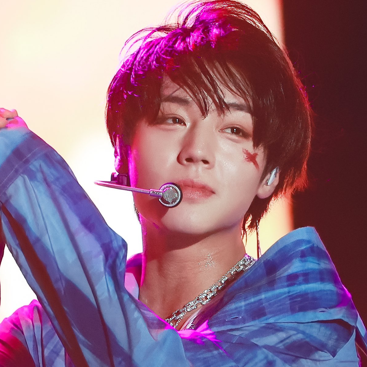 Momen yang diabadikan oleh penggemar Park Jihoon