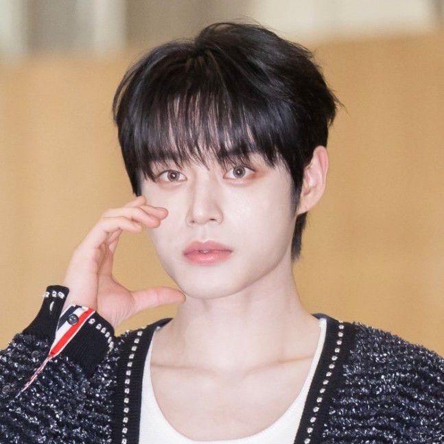 Latest photo of Kim Jiwoong (ZEROBASEONE)