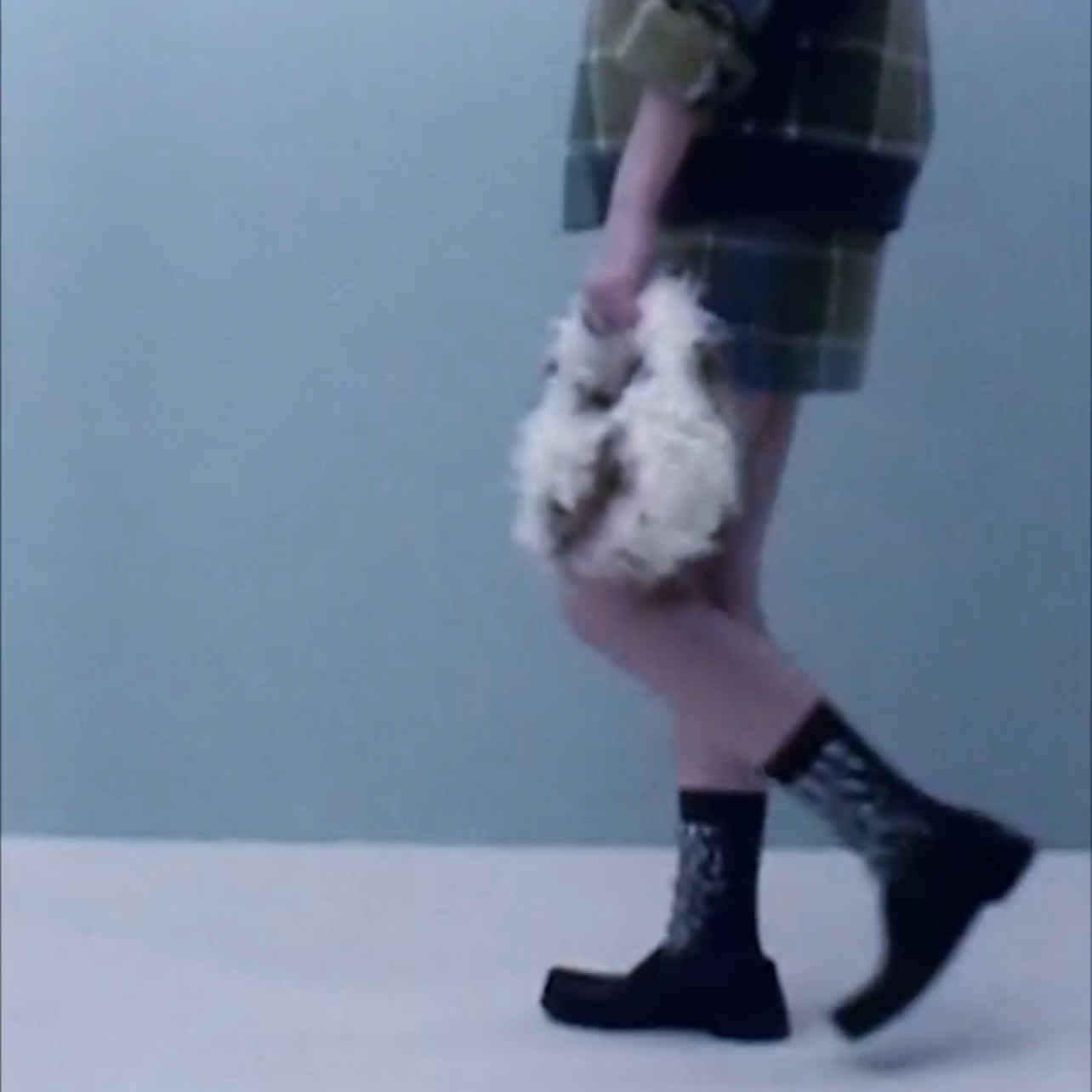 Foto aktivitas terbaru Momo (TWICE)