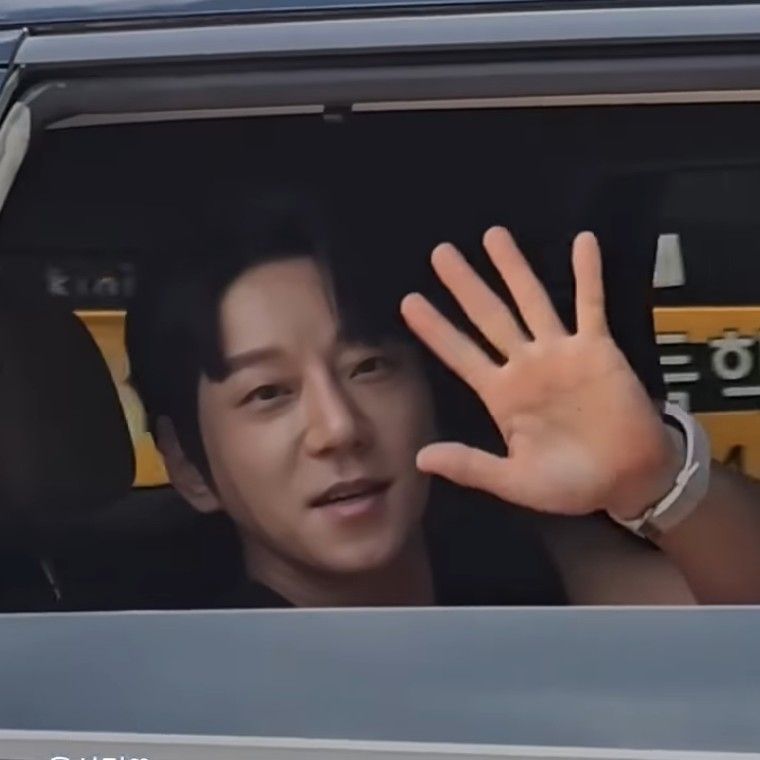 A moment captured by Hwang Chiyeol's fan