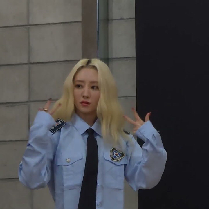 A moment captured by DREAMCATCHER's fan