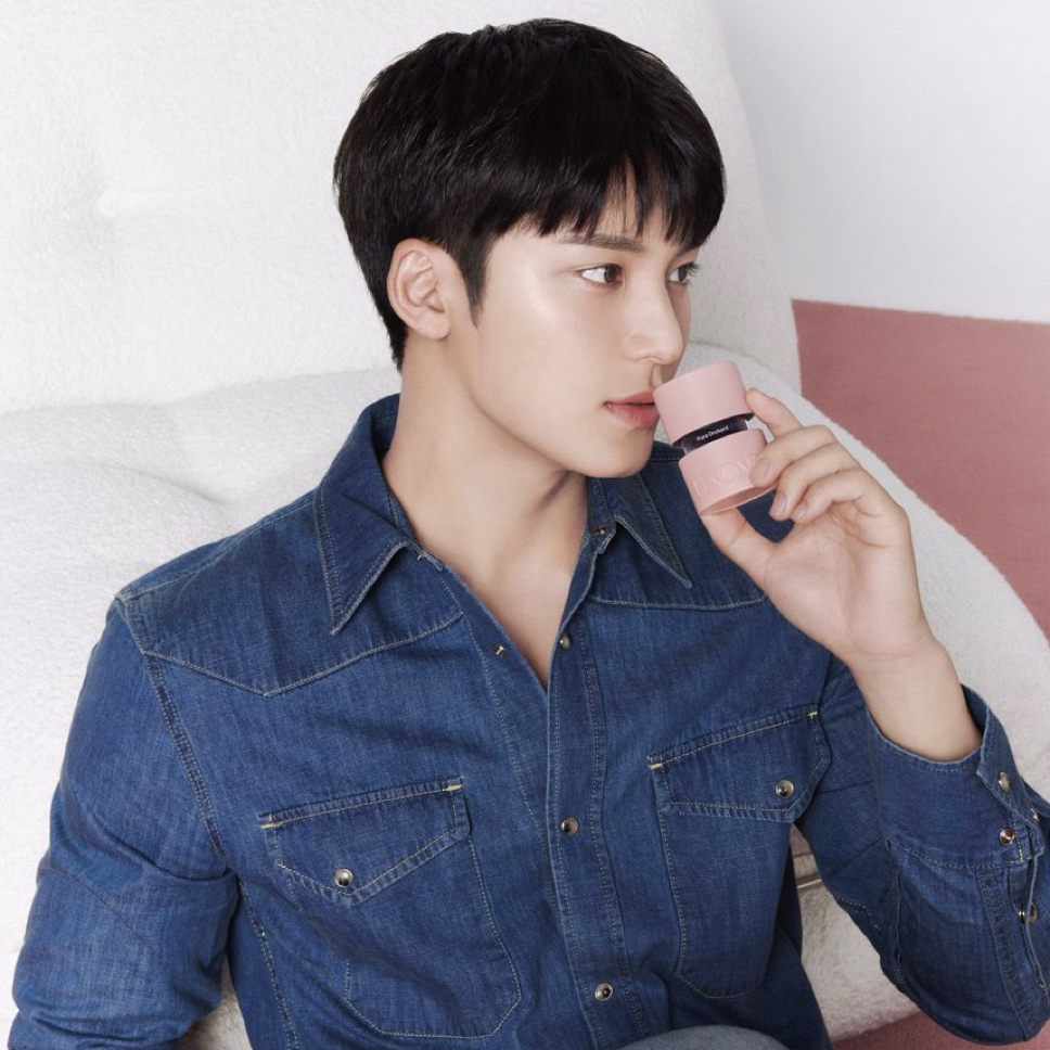 A moment captured by Mingyu (SEVENTEEN)'s fan
