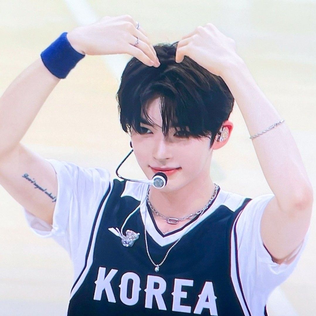 A moment captured by Sung Hanbin (ZEROBASEONE)'s fan