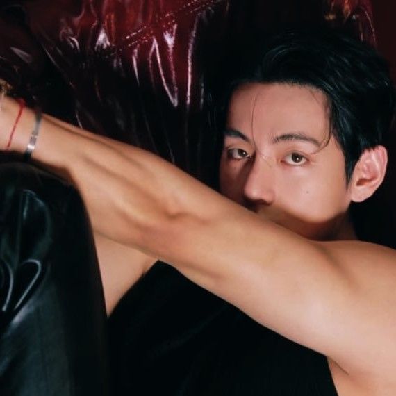 뷔 (방탄소년단) 최근 활동샷