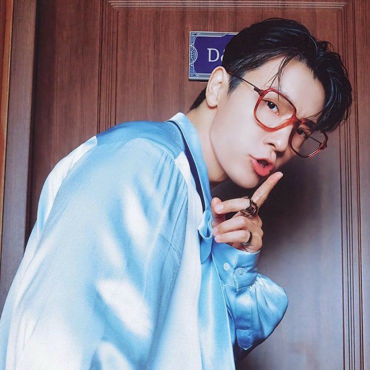 Behind-the-scenes cut of Donghae (Super Junior)
