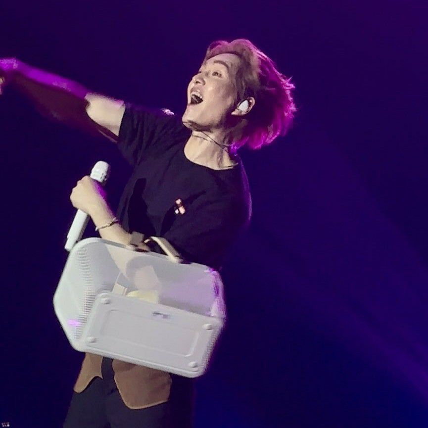 A moment captured by Onew (SHINee)'s fan