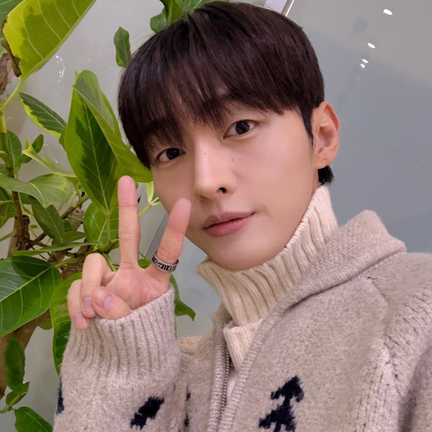 A moment captured by Yoon Jisung's fan