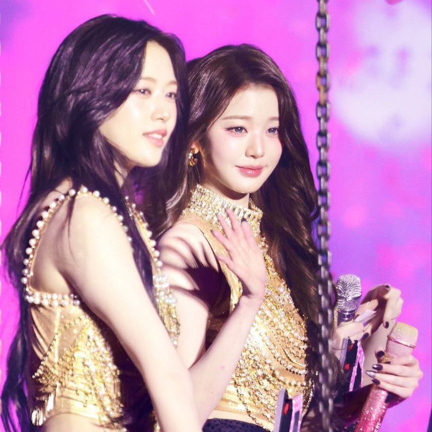 Behind-the-scenes cut of Jang Wonyoung (IVE)