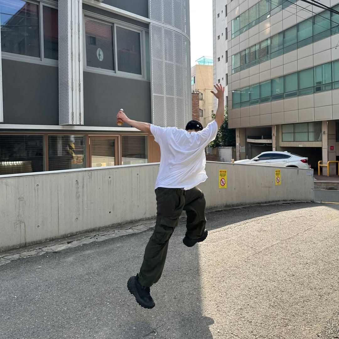 A moment captured by BOBBY (iKON)'s fan