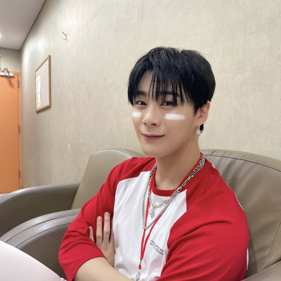 Behind-the-scenes cut of Moonbin (ASTRO)