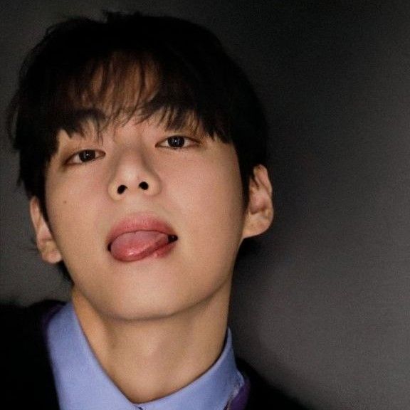 뷔 (방탄소년단) 최근 활동샷