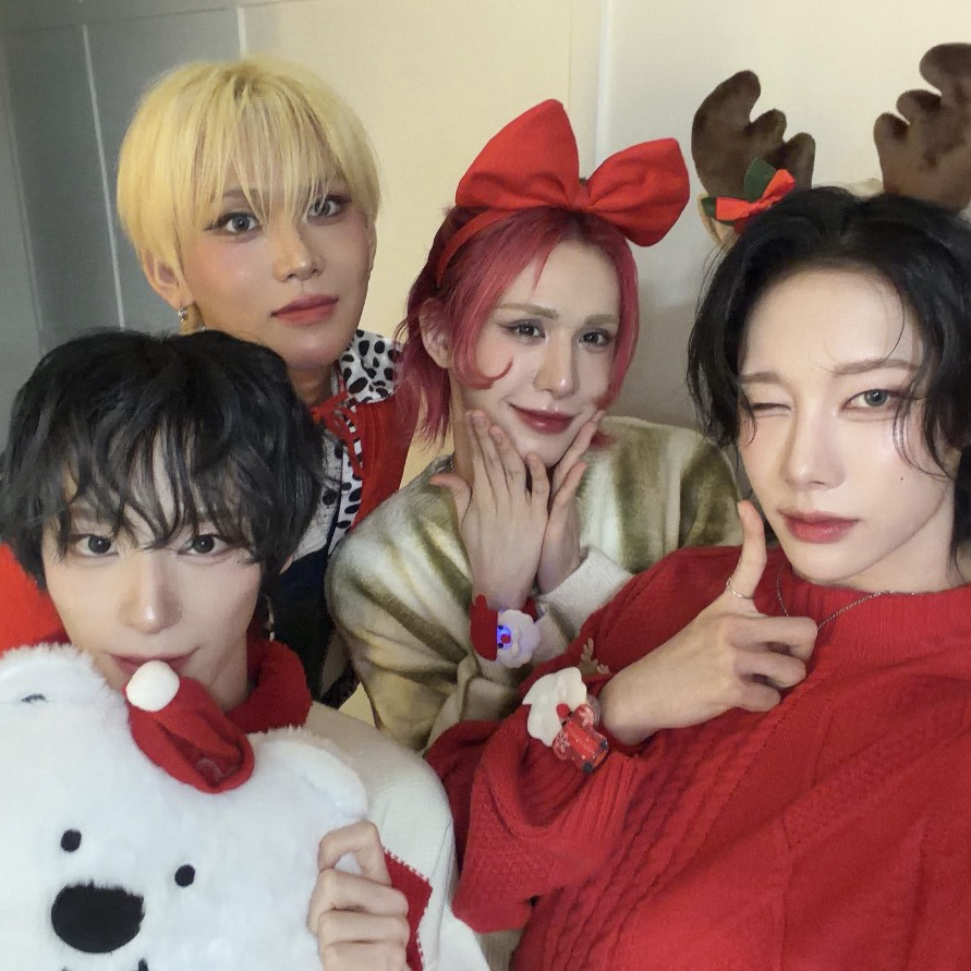 A moment captured by XLOV's fan