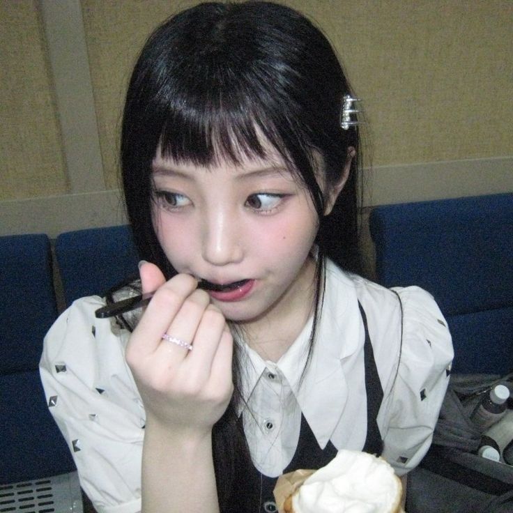 Recent activity shot of Wonhee (ILLIT)