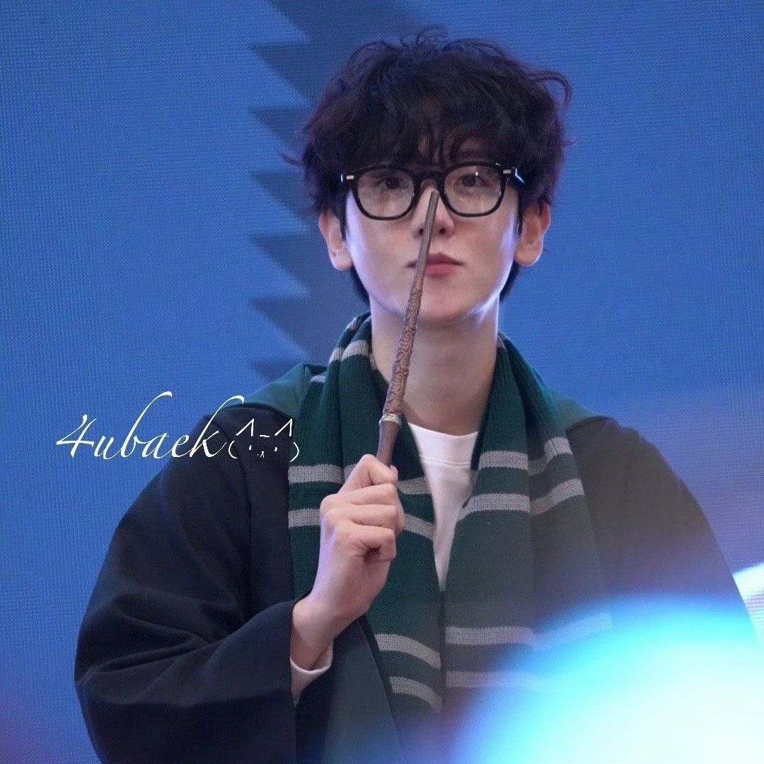 백현 (EXO)의 비하인드 컷