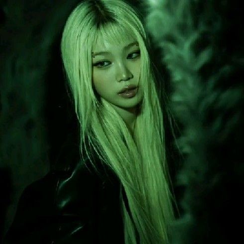 Latest photo of Kim Chaewon (LE SSERAFIM)