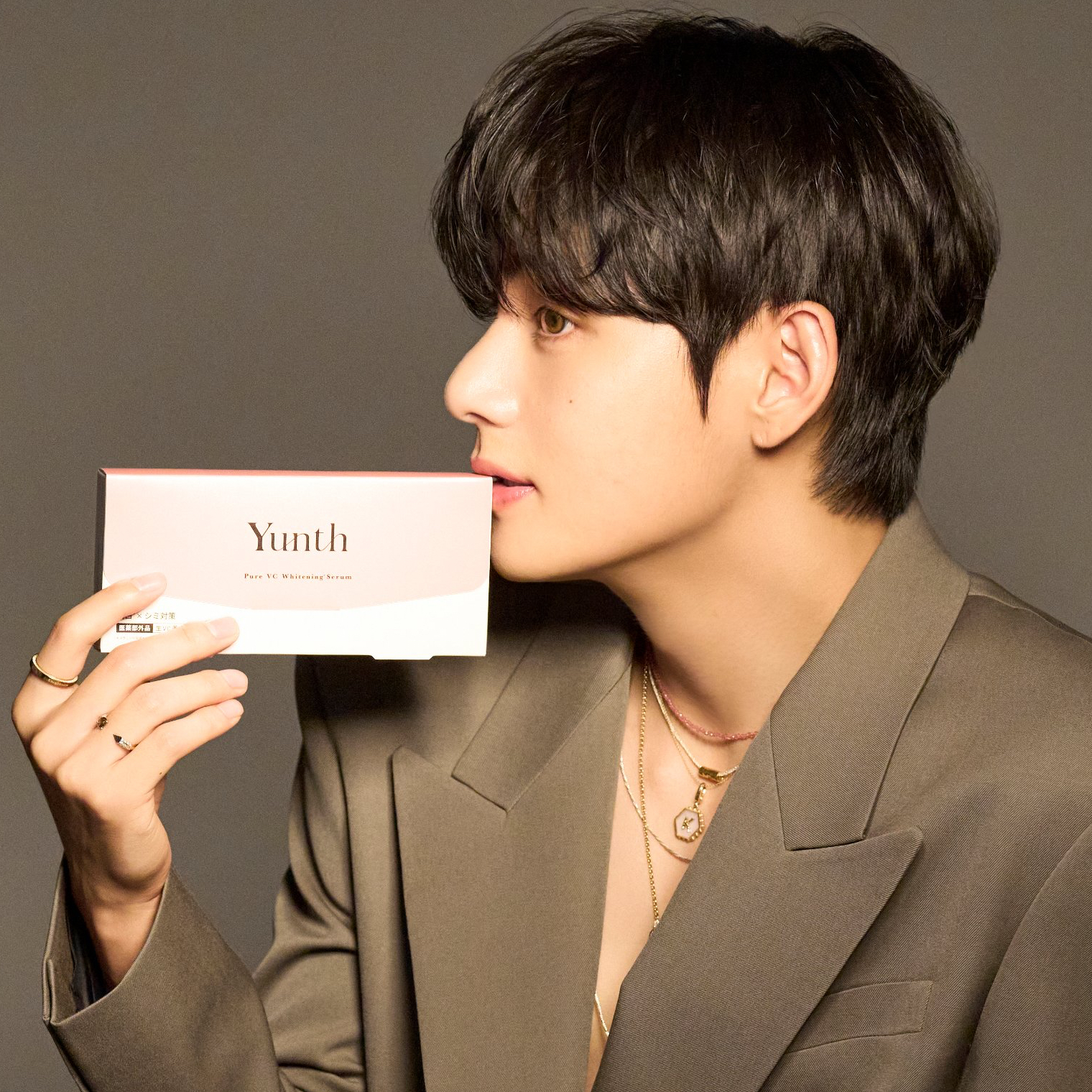 뷔 (방탄소년단)의 최신 사진