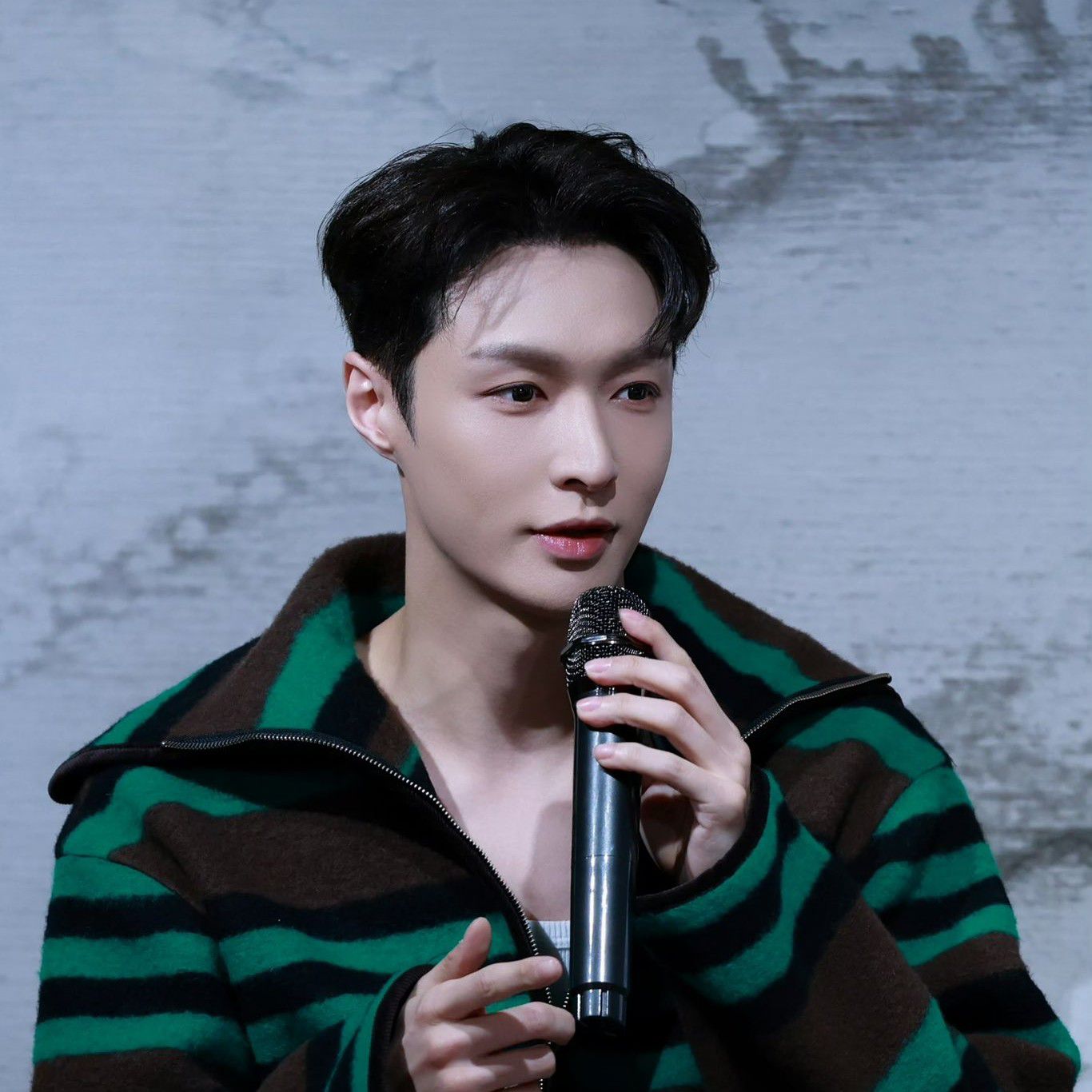 Latest photo of Lay (EXO)