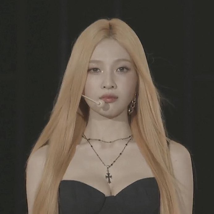 Recent activity shot of Joy (Red Velvet)