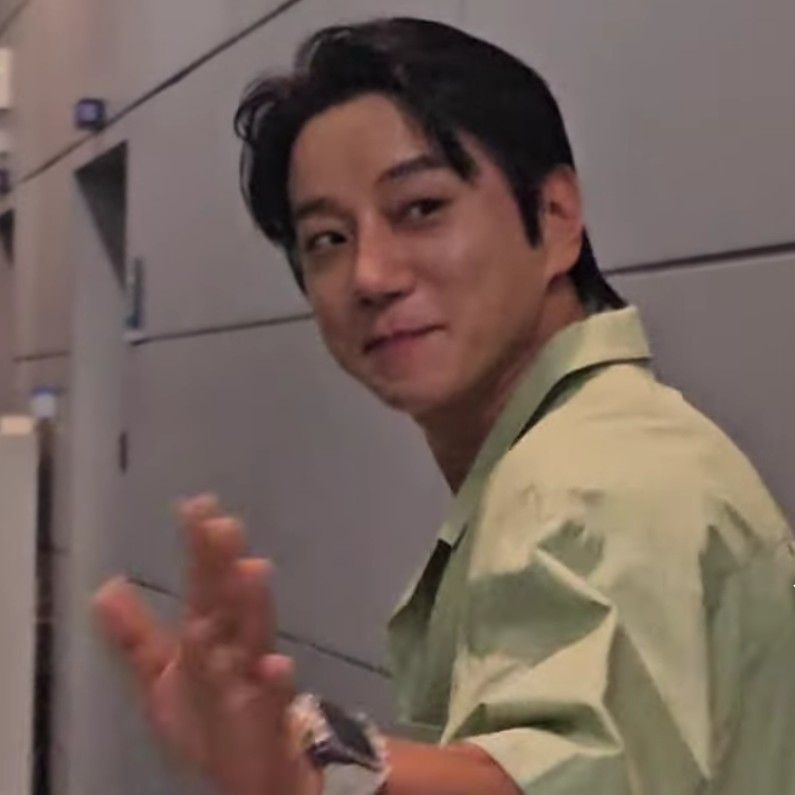 Behind-the-scenes cut of Hwang Chiyeol