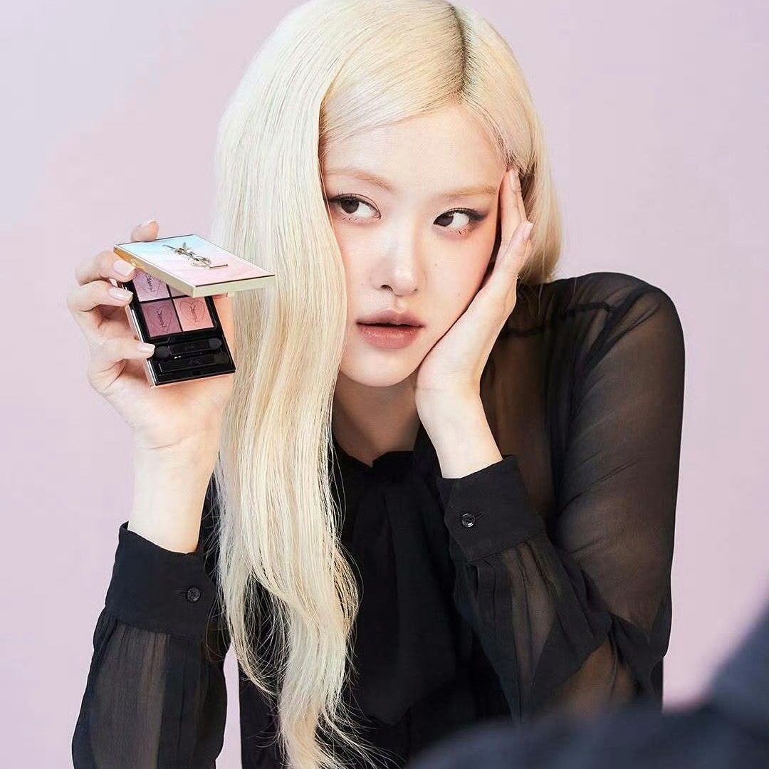 Recent activity shot of ROSÉ (BLACKPINK)