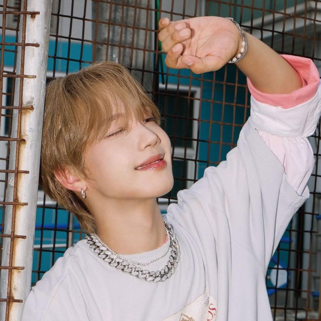 Behind-the-scenes cut of Lim Youngmin