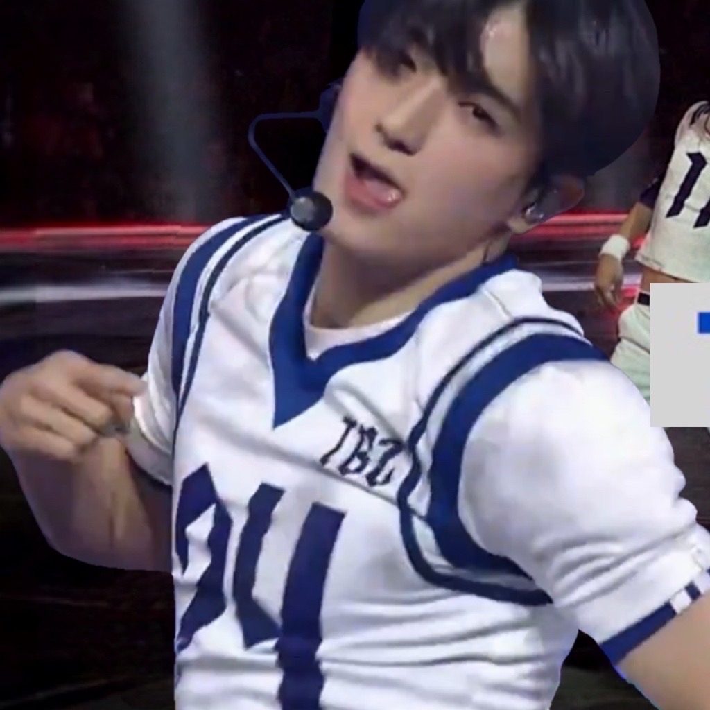 Latest photo of Hyunjae (THE BOYZ)