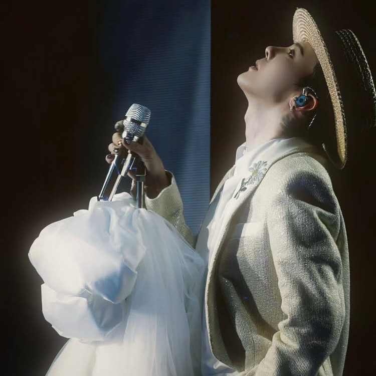 A moment captured by G-DRAGON (BIGBANG)'s fan