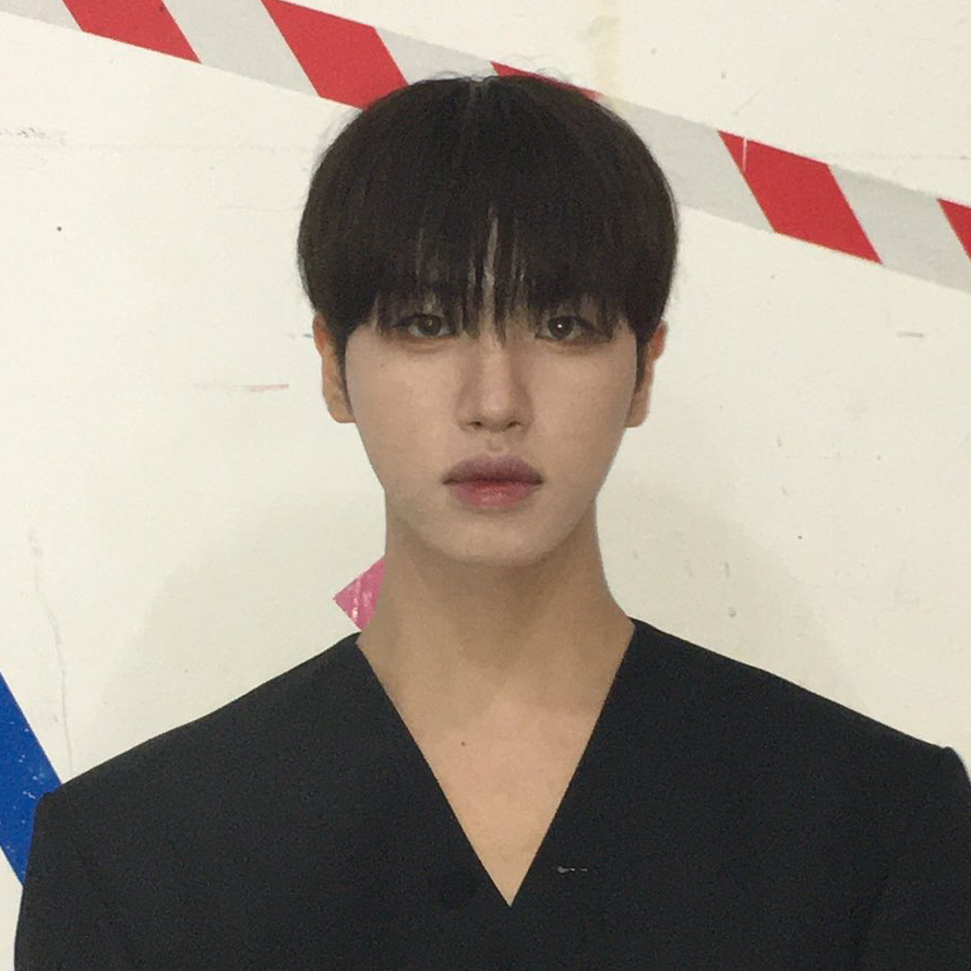 Behind-the-scenes cut of Huiwon (n.SSign)