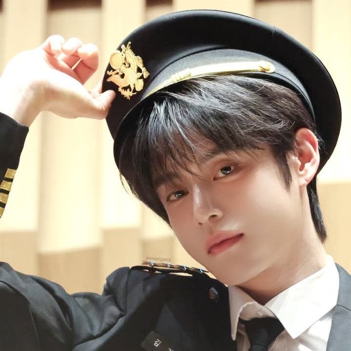 Latest photo of Kim Jiwoong (ZEROBASEONE)