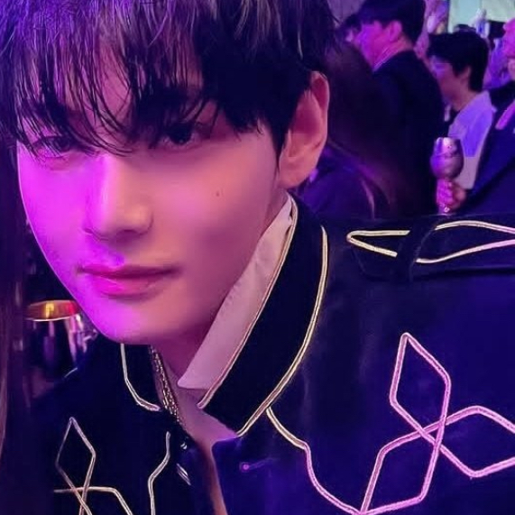 Foto terbaru V (BTS)