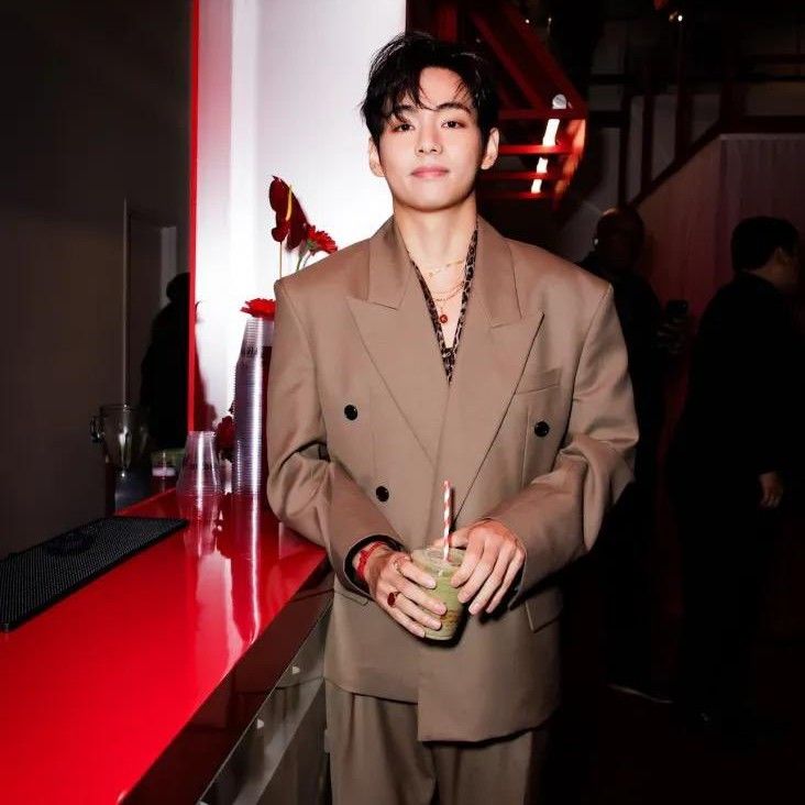 뷔 (방탄소년단)의 비하인드 컷