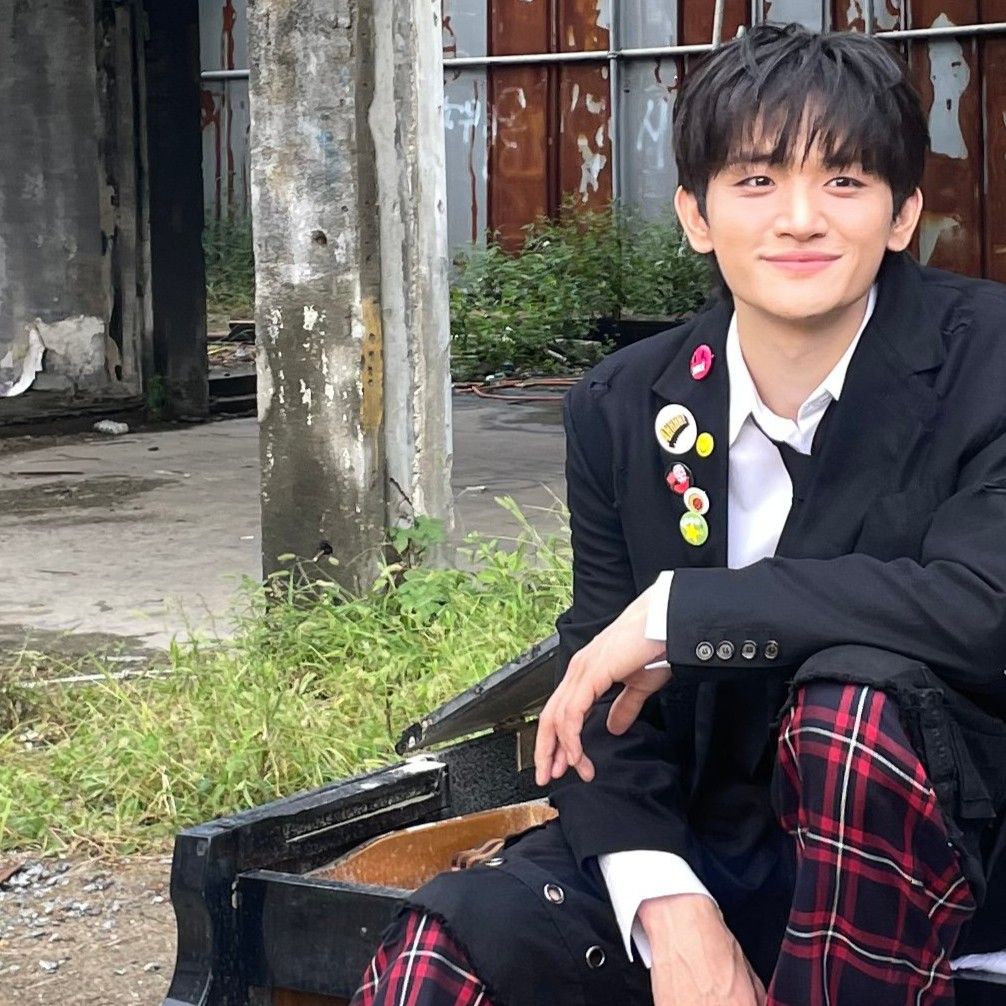 Recent activity shot of Cho Wonsang (LUCY)