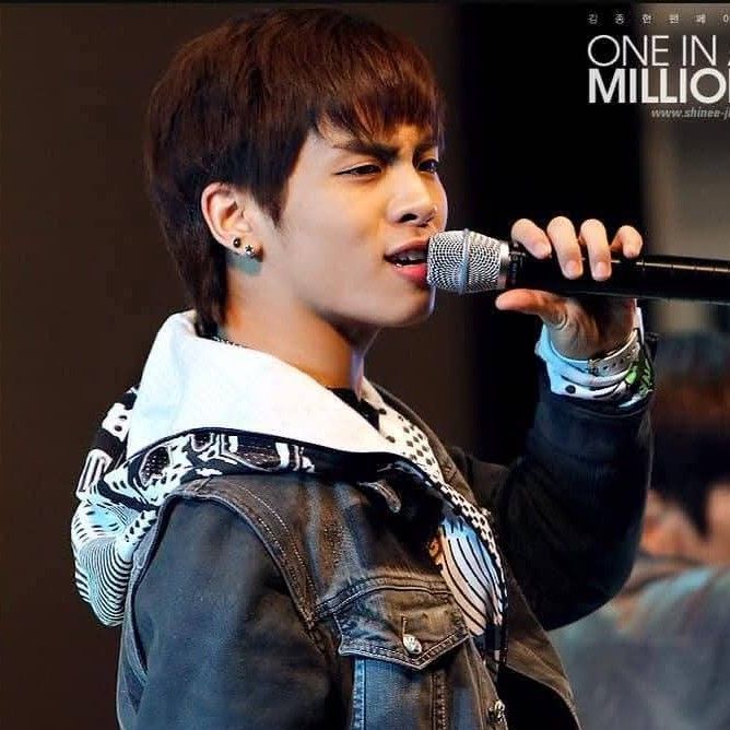 A moment captured by Jonghyun (SHINee)'s fan