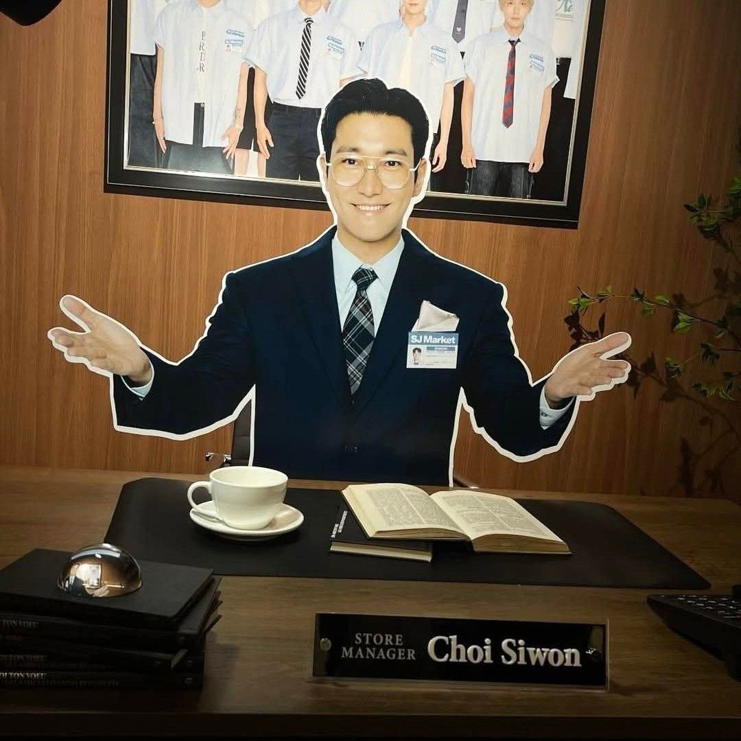 Behind-the-scenes cut of Siwon (Super Junior)